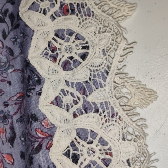 Rewind floral spaghetti strap top size extra small and lace - Picture 6 of 7